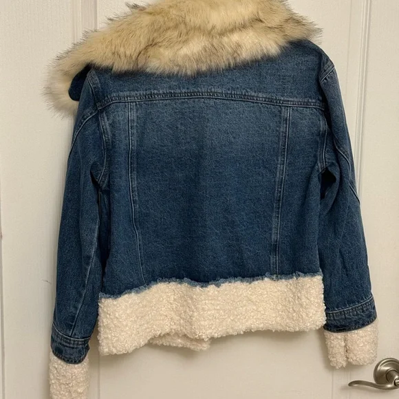 VENUS Blue Jean Jacket with Faux Fur Trim - Picture 2 of 2